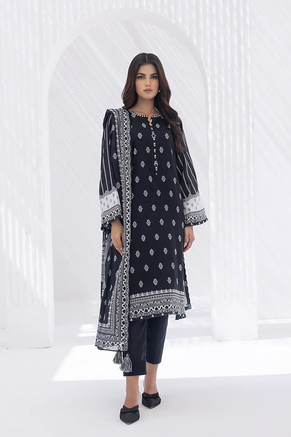 Black and White Pakistani Dresses Collection 2024 String Thread
