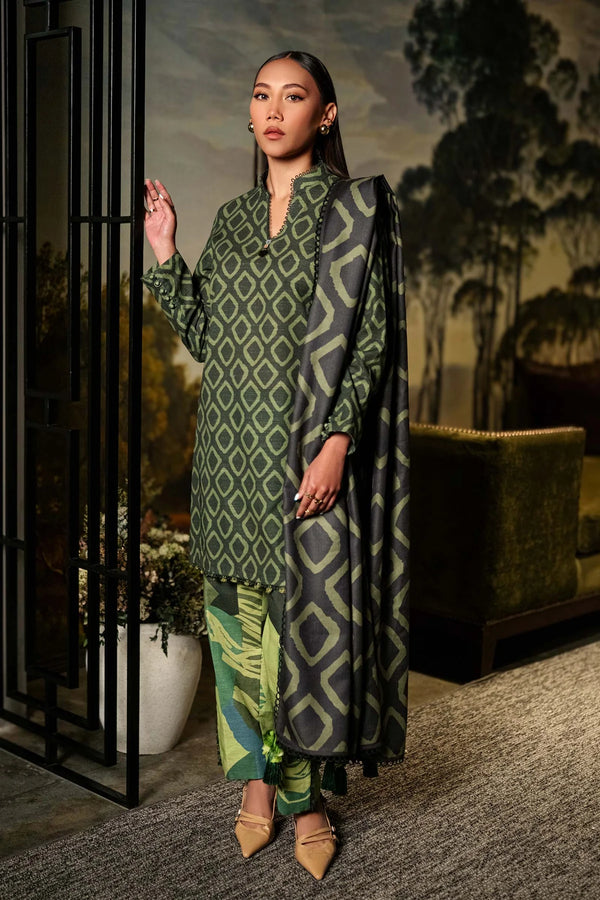 Green Pakistani Dresses & Suits At Best Price in USA String & Thread Green Pakistani Dresses & Suits At Best Price in USA String & Thread