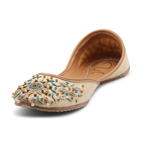 Qila - Beige Jutti